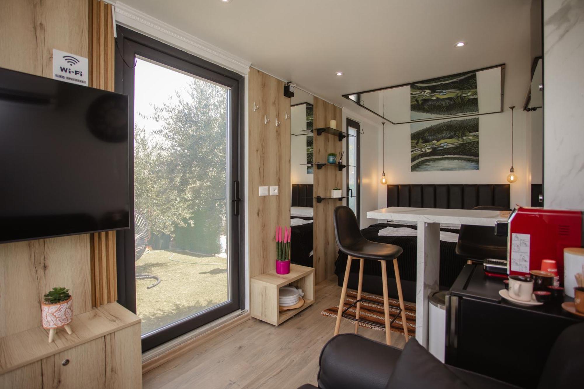 446 Tiny House Shiroke Villa Buitenkant foto
