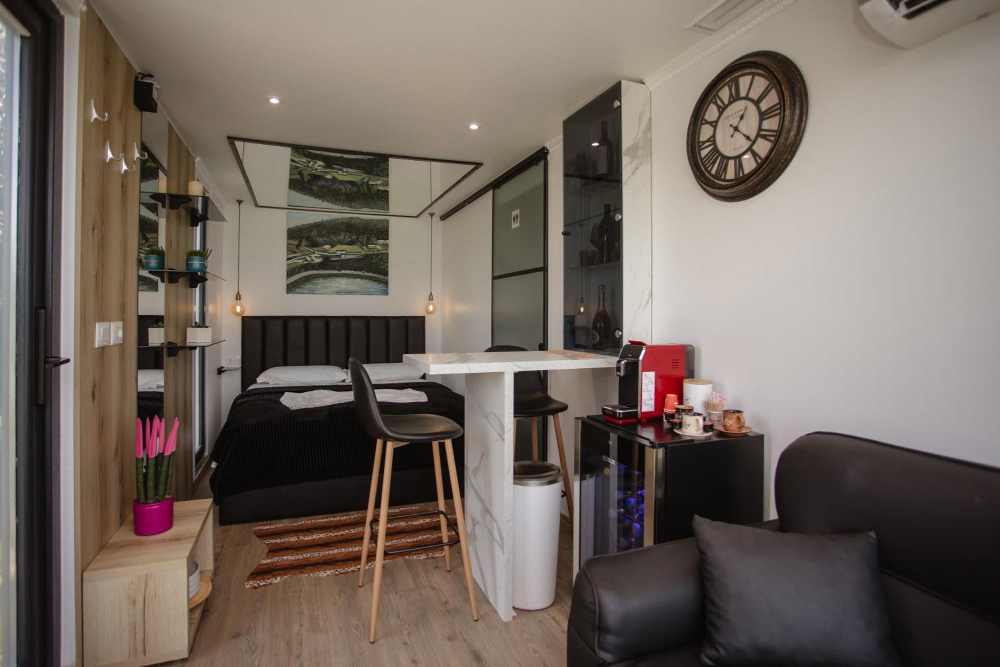 446 Tiny House Shiroke Villa Buitenkant foto