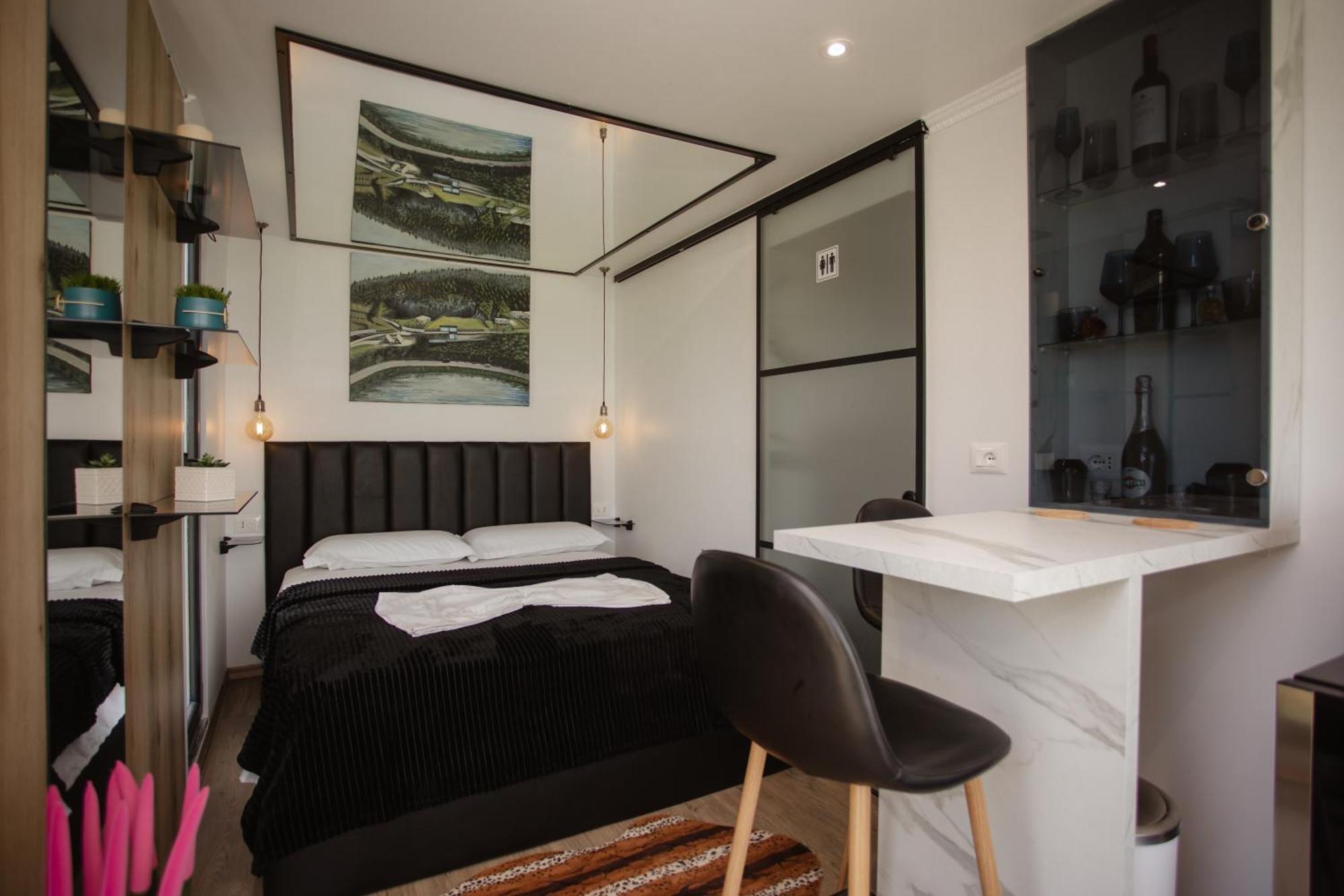 446 Tiny House Shiroke Villa Buitenkant foto