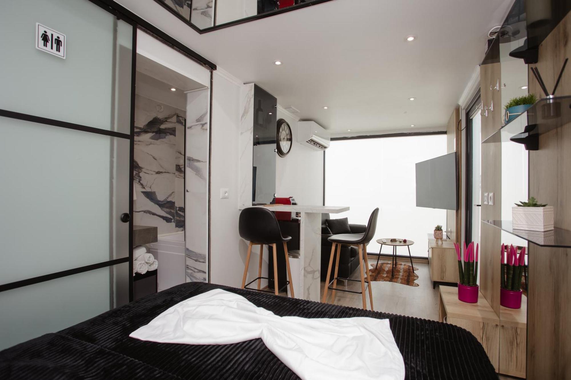 446 Tiny House Shiroke Villa Buitenkant foto