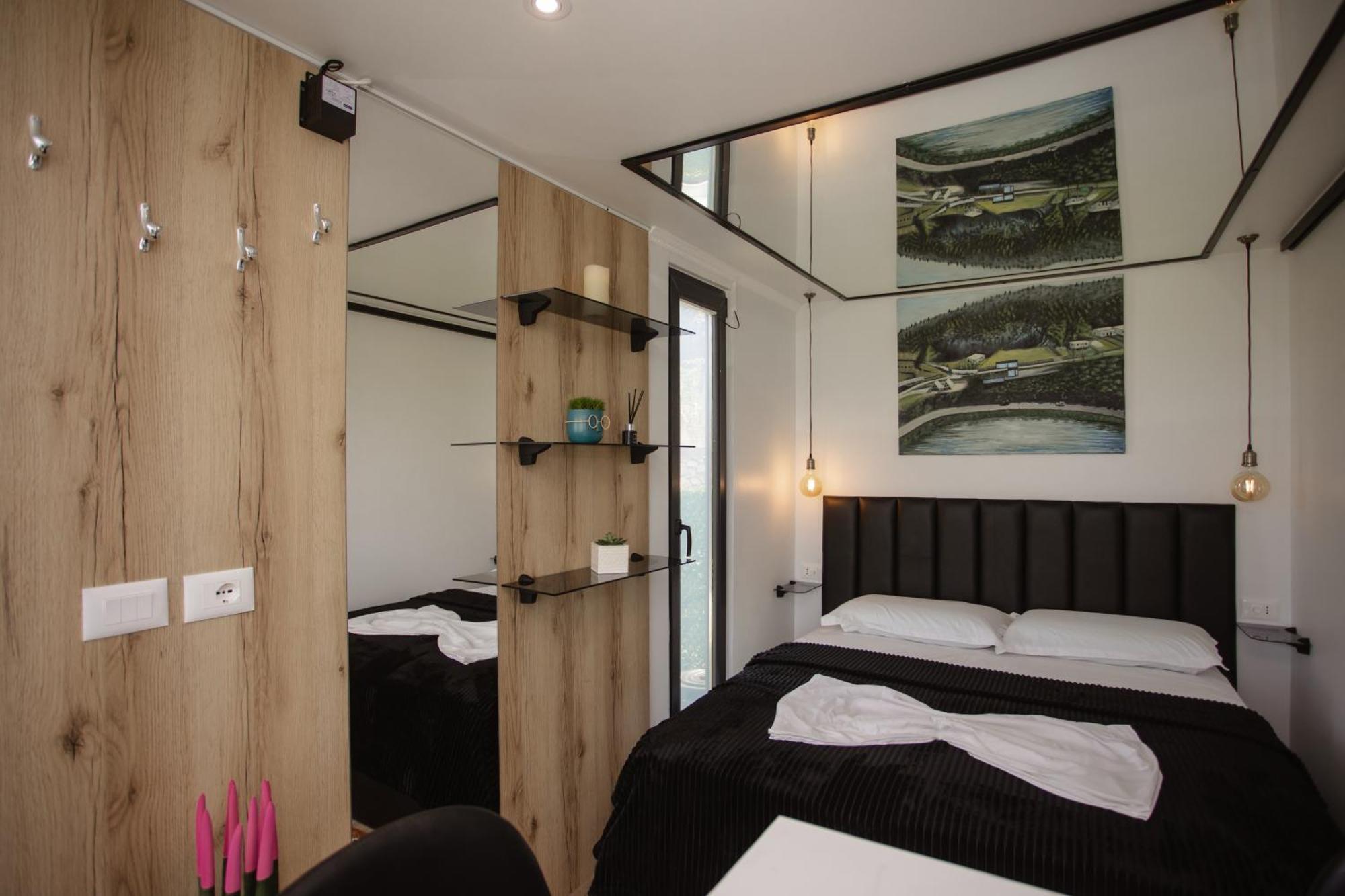 446 Tiny House Shiroke Villa Buitenkant foto