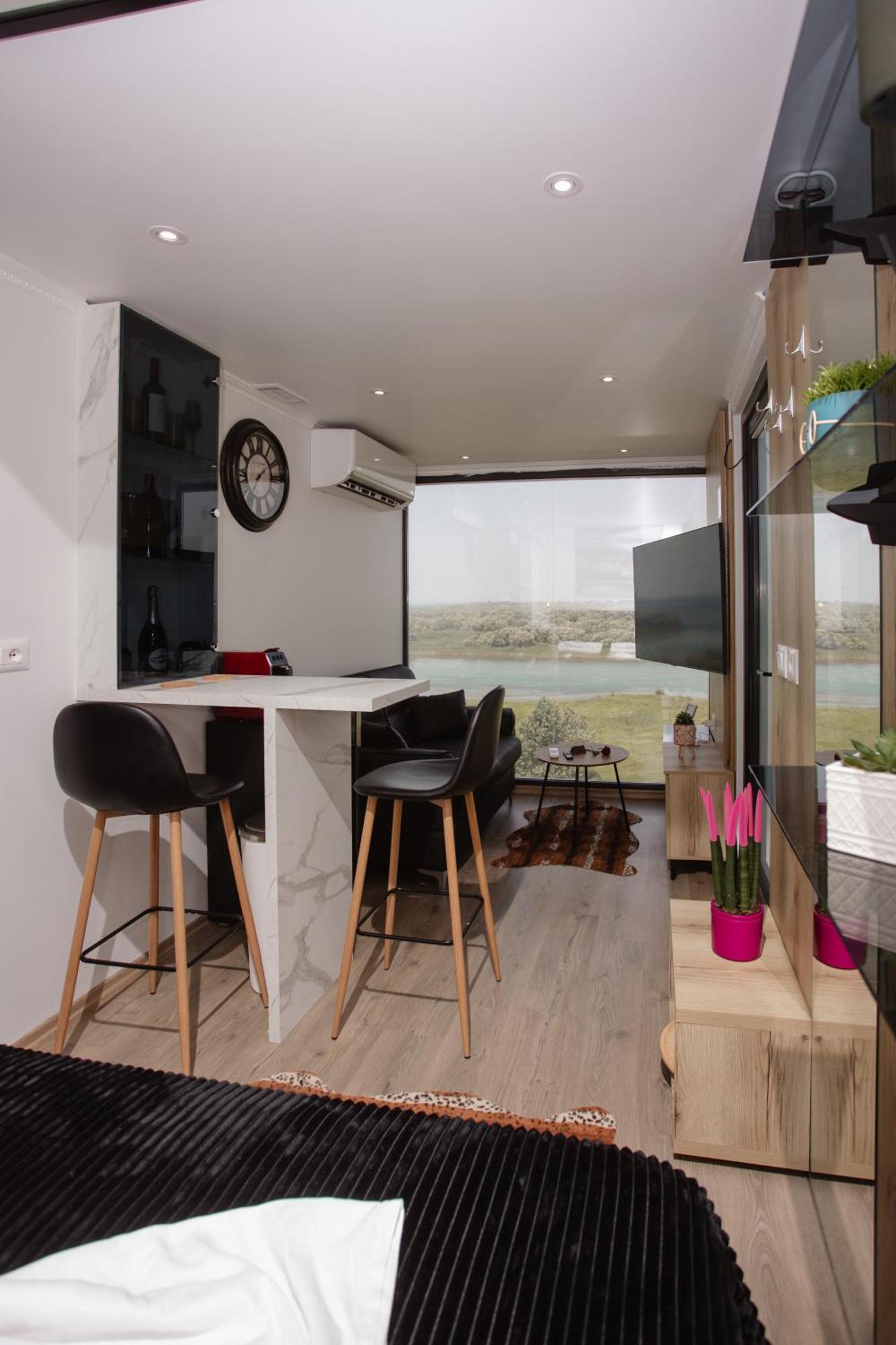 446 Tiny House Shiroke Villa Buitenkant foto