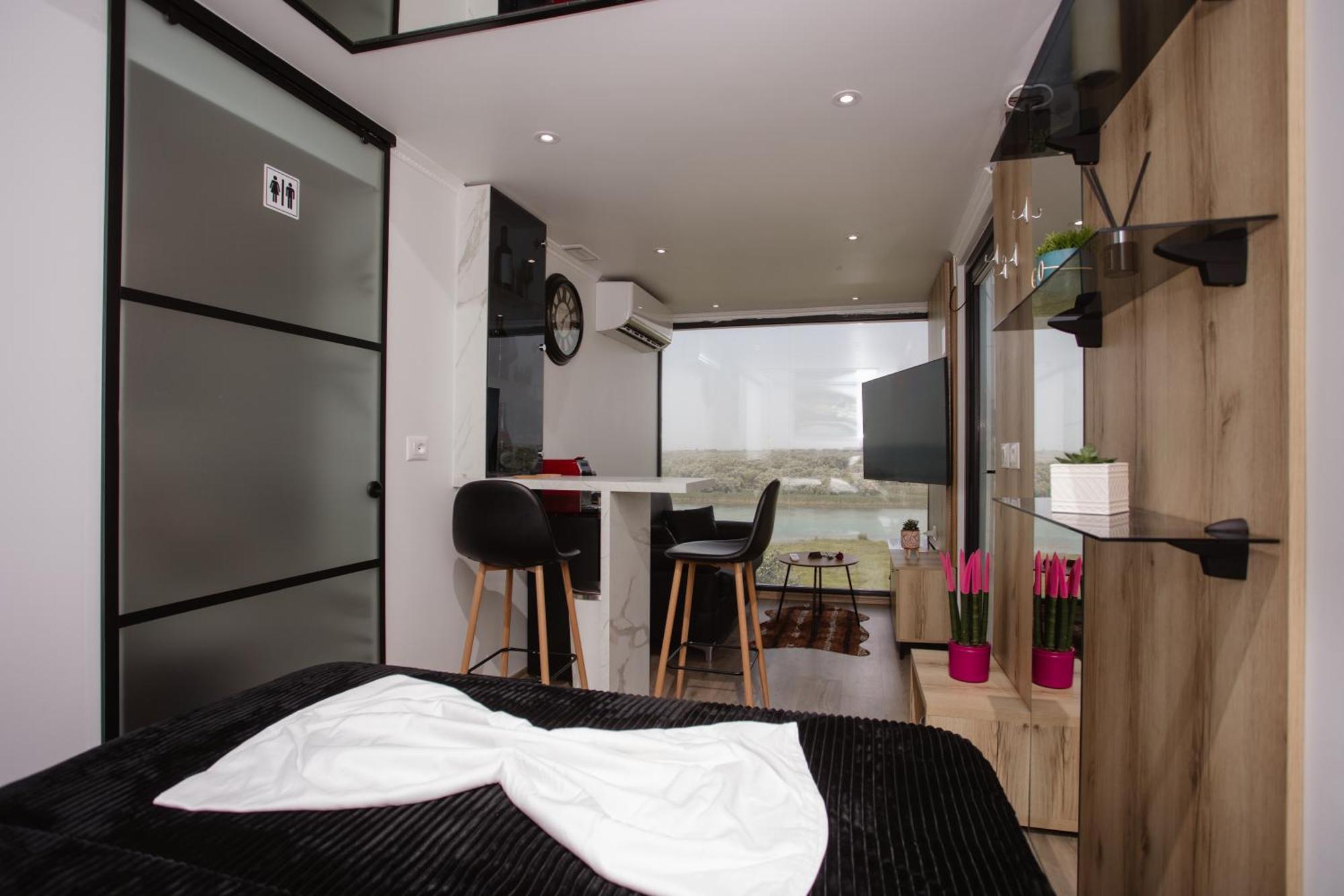 446 Tiny House Shiroke Villa Buitenkant foto