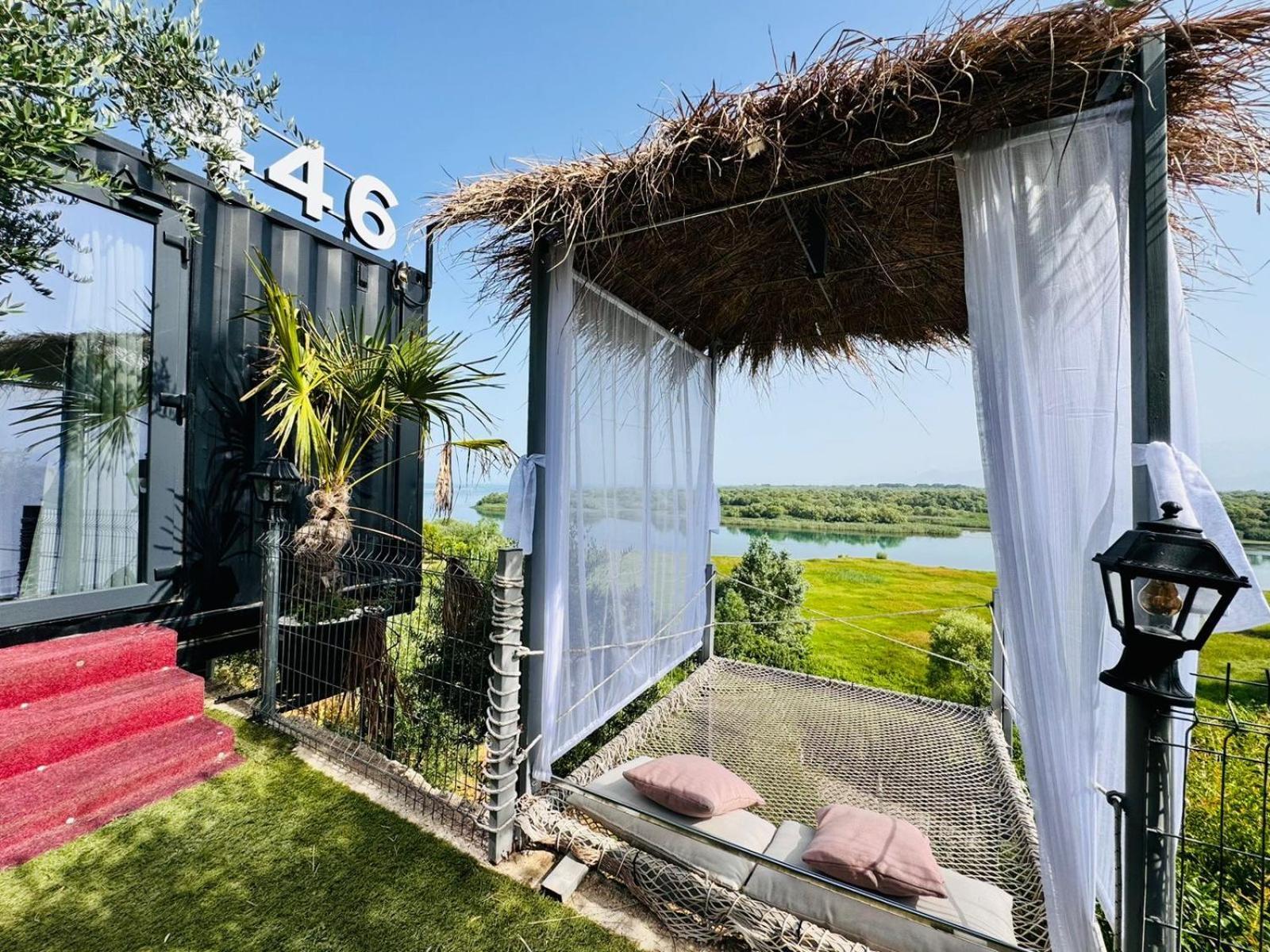 446 Tiny House Shiroke Villa Buitenkant foto